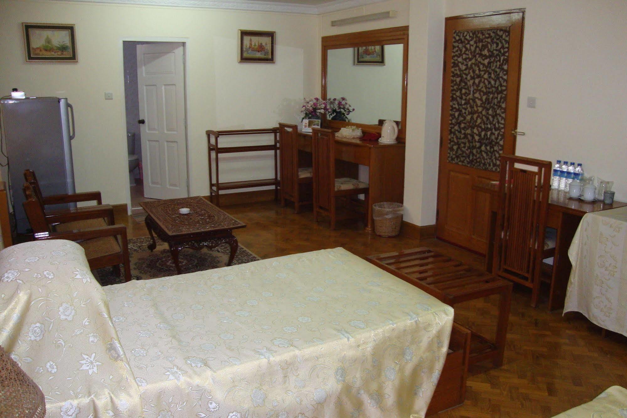 Nadi Myanmar Hotel Mandalay Esterno foto