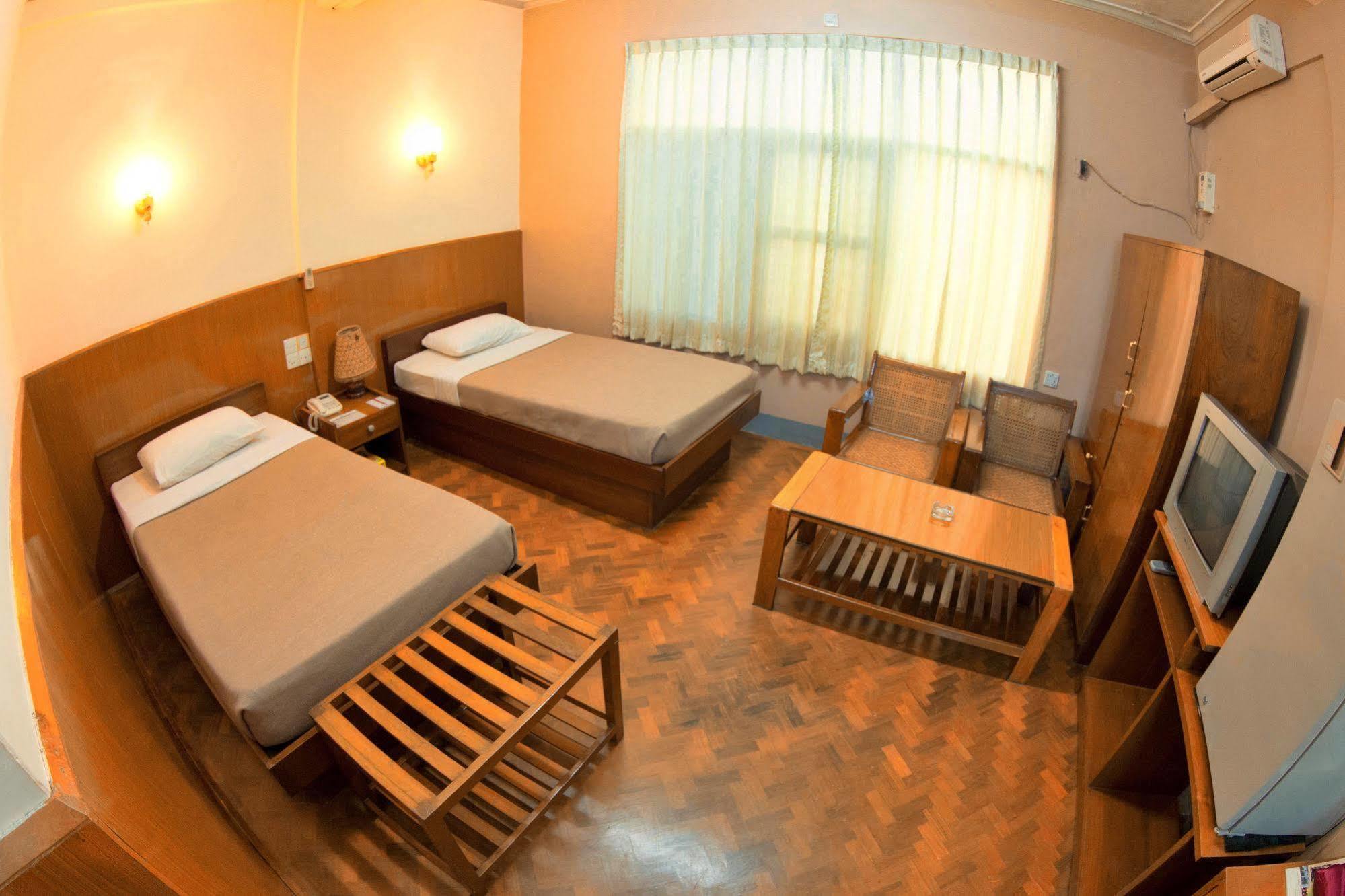 Nadi Myanmar Hotel Mandalay Esterno foto