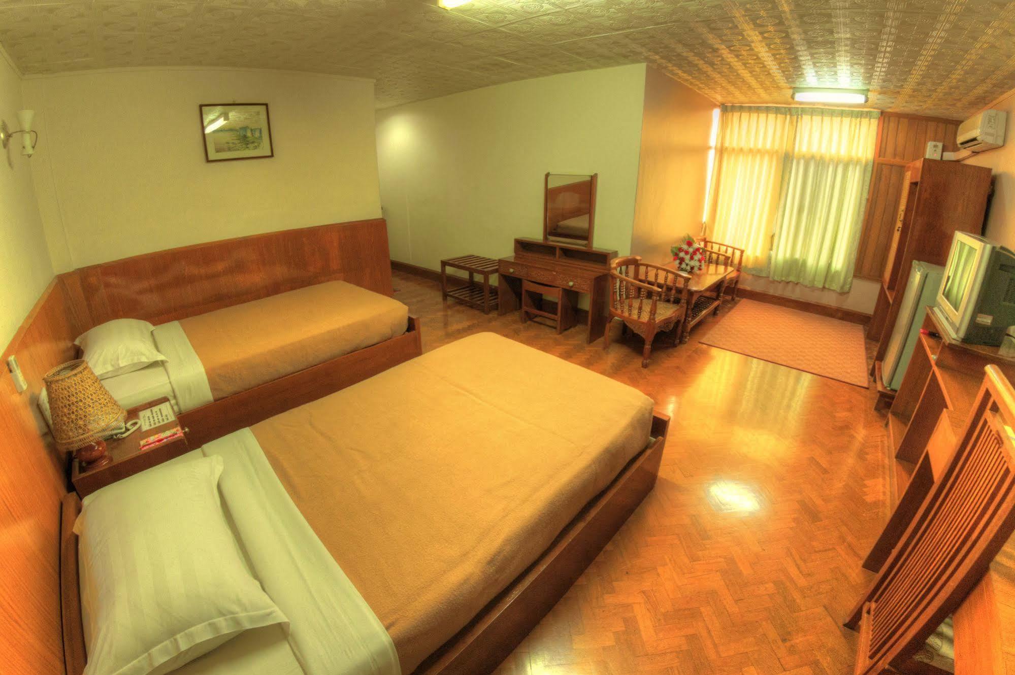Nadi Myanmar Hotel Mandalay Esterno foto